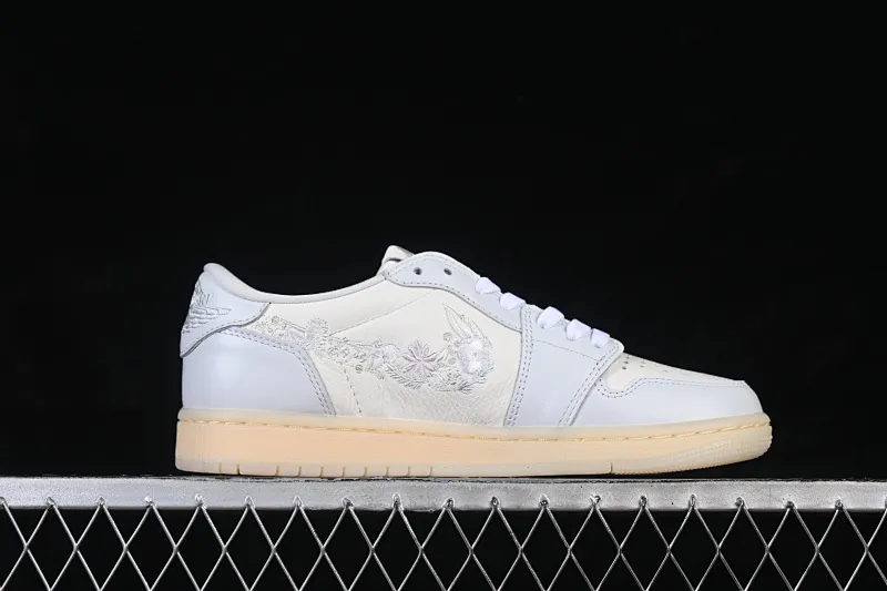 All categories Air Jordan Jordan series basketball shoes Air Jordan 1 Low Air Jordan 1 Low "Floral Swoosh" AJ1 Joe 1 flower embroidery low-top cultural casual sneakers IF4391-100